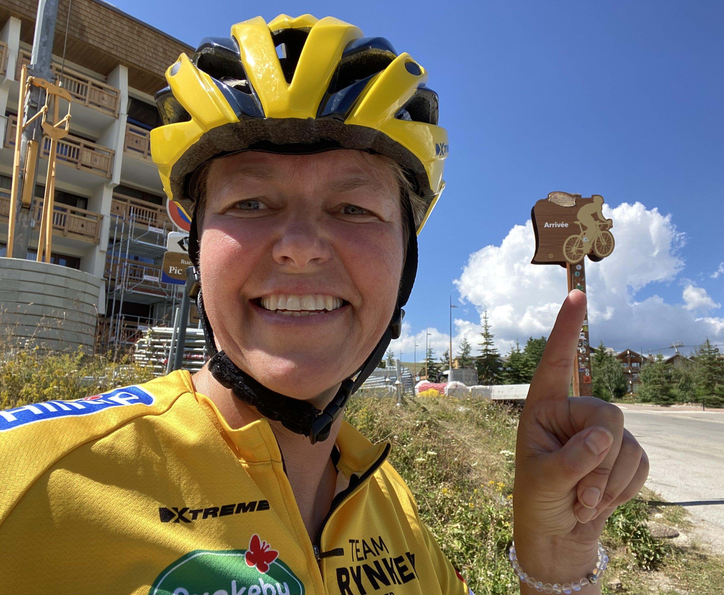 Frankrig Alpe D Huez Anne Vibeke Rejser Cykler Toppen 2022 07 11 15.59.25 (1)